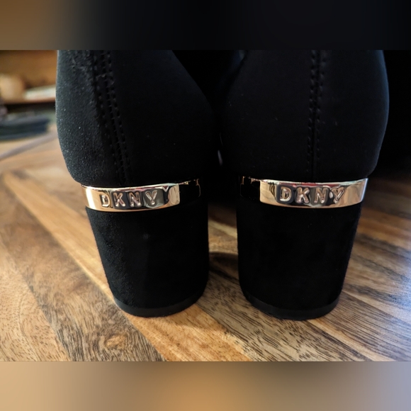 DKNY Suede Over The Knee Zip Up Boots with Gold Detail Size 6 Never Worn - Picture 4 of 4